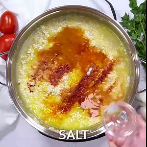 217K views · 97 reactions | Thousands have been raving about my version of EASY SEAFOOD PAELLA! It's one of the top recipes on The Mediterranean Dish. Recipe comes with step-by-step photos, and no special pan needed!!! FULL RECIPE: https://www.themediterraneandish.com/easy-seafood-paella-recipe/ | The Mediterranean Dish | Facebook