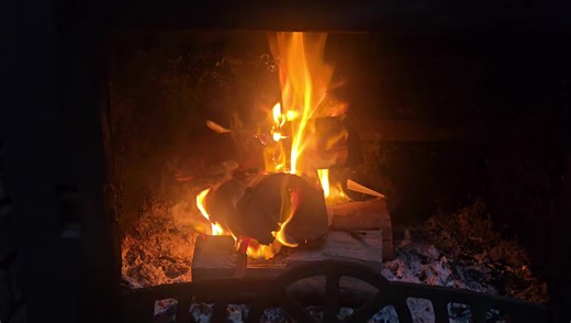 Green Fuel Ireland on Instagram: "Cold Weather Coming Folks 🥶 💧❄️🌬🌨 Green Fuels Depot Open Today 10 - 1 Closed New Years Day Dublin/Meath/Louth/Wicklow/Kildare/Carlow/Laois/Westmeath deliveries this Fri & Sat 🚛 Tel 087-2879831 to place orders Email info@greenfuelireland.com #awardwinningfuels #highqualityfuelsireland #lowmoisturefirewood #hardwoodbriquettesireland #sustainableheatireland #greenfuelireland Open Fri 2nd of Jan 10 - 2"