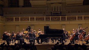 Deutsche Grammophon presents Jan Lisiecki's interpretation of 'Beethoven: Complete Piano Concertos'. https://youtu.be/ea-MMSwbpqA The recording marks a milestone at #Beethoven2020 and once again demonstrates that Lisiecki has long secured himself a place among the upper echelon of classical musicians. Visit the new Beethoven Room here: www.applemusic.com/beethoven2020 #PlayOn! | Beethoven - Composer