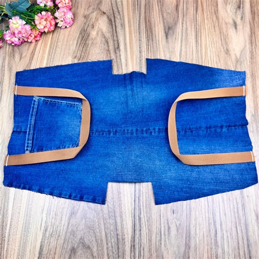 1.9M views · 18K reactions | It is very easy to make a tote bag from old jeans 殺 perfect recycling idea | Lady Loves Knitting | Facebook