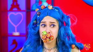 30K views · 1K reactions | Beautiful colors always attract our eyes and they are simply impossible to miss! And especially if it is red vs blue, which are so different that it is simply impossible to combine them. Therefore, today's confrontation will definitely not end in peace, the participants will have to fight to prove that it is red food or blue food that is the best and most delicious. Only one color food is the whole video theme! What color do you support? | Ratata | Facebook