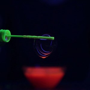 ¡Haz burbujas que brillan en la oscuridad! | Explora