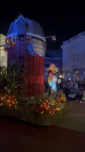 ✨ Halloween Rando Video! Goofy from this year's Not So Scary Halloween Party Parade.