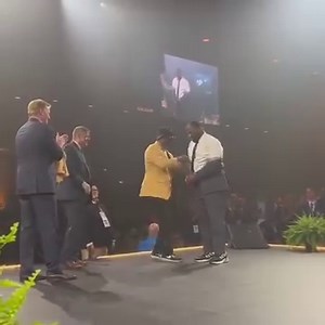 33K views · 723 reactions | A year ago today Darrelle Revis got a special call, now he is a Hall of Famer 朗 | New York Jets | Facebook