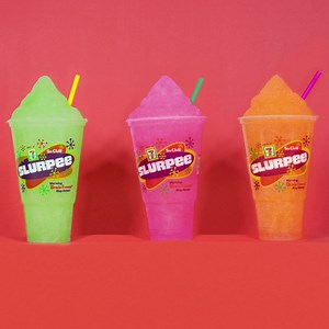 Can you guess what Slurpee flavour comes next⁉️ Based on our top-secret pattern, watch closely and figure out what colour you think should be next...👀 Slurpee drinks come in all your favourite colours...green, orange, green, orange, PINK! Do you mix your flavours together or keep them pure? Let us know in the comments below. ⬇️ #SlurpeeFlavour #GuessWhatsNext | Slurpee Canada