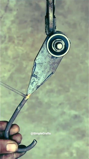 Clean holding, perfect hanger #HangerMaking #HoldingTechnique