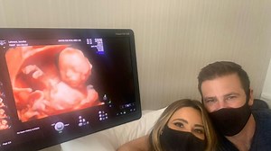 ‘Extra’s’ Jenn Lahmers Expecting First Child