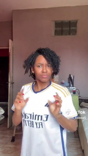 Menina Louca dançando em Lisboa!