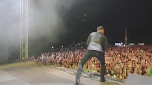 Rock Me Mama Like a Wagon Wheel! Nathan Carter flings his Cowboy Hat into the crowd at Féile Country Fest as he sings his massive hit Wagon Wheel. Over 10,000 people in the Falls Park for this special Féile night! | Féile an Phobail