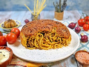 Makaroni - Pasta with tomato and meat sauce - The Caspian Chef