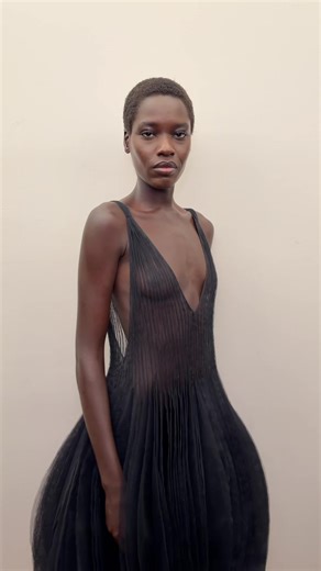 VICTORIA BECKHAM AUTUMN WINTER 2026 Eveningwear, inspired by the paintings and life of Tamara de Łempicka, is reimagined in velvet and devoré gowns that emphasise the collection’s geometry. This dialogue between geometry and volume continues in millefeuille dresses, cut from hundreds of scalloped layers that create a dynamic, dancing effect on the body. #VBAW26