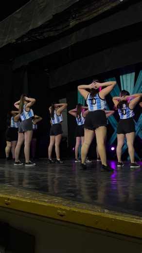 𝓟𝓪𝓼𝓸 𝓪 𝓟𝓪𝓼𝓸 on Instagram: "“Movimiento” - funk . Passistas “Imperio da Força” ❤️‍🔥 Porque nos gusta investigar, probar, conectar, y recorrer diferentes géneros musicales brasileños… realizamos esta coreografía 🙌🏻✨ Un poco de información acerca del mismo para que tengas en cuenta 😉: El funk brasileño (o funk carioca) representa mucho más que un estilo musical: es un fenómeno cultural, social y comunitario que nació en las favelas de Río de Janeiro y se expandió por todo Brasil y el m