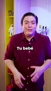 👀😨 ¿Tu bebé amanece con el ojo lleno de lagañas? Tranquila: es muy común. En muchos recién nacidos el conducto lagrimal es estrecho y se tapa con facilidad. A esto se le llama dacrioestenosis y NO es conjuntivitis. 👀 ¿Qué hacer? ✔️ Limpia con agua tibia y gasa/algodón. ✔️ Aplica fomentos tibios. ✔️ Da un masaje suave del lagrimal de arriba hacia abajo para ayudar a drenar. Esto puede repetirse hasta los 6 meses. Si persiste, se valora con oftalmología pediátrica. Mientras tanto… calma y masaj