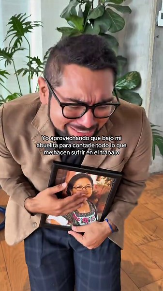 Un desahogarme con mi abuelita en dia de muertos 🤭 y recordar su aroma favorito a flor de cempasúchil 🤩 gracias a @Air Wick® México ✨ #publicidad #aroma #aromatizante #airwick_mx #AromaEterno