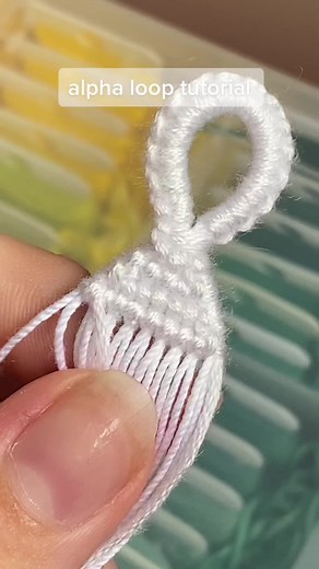 alpha loop tutorial // pause to read :) //the reason im knotting over 2 strings is bc i double my base strings, you will have to do this if you have an odd number of strings and want to make a loop! // comment any questions you may have// #handmade #tutorial #alphaloop #foryou #friendshipbracelets