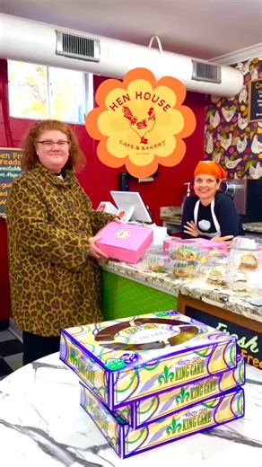 Supporting local eating cake! 💜💚💛 Just picked up some legendary King Cakes from Hen House Cafe & Bakery—and yes, I got a Gluten-Free one too! 🐥✨ 📍 TODAY: Swing by the shop for Mardi Gras merch! I’ve got hot coffee ready and sample slices if you want a taste. ☕️🍰 📍 TOMORROW: We’re at the Mardi Gras Market (12-5pm) selling slices. 100% of proceeds go to the Algiers Point Free Little Pantry. ☀️ Come grab some merch, have a bite, and help us fill the pantry! 🎭 🐥 Hen House Mini-Bio Founded b