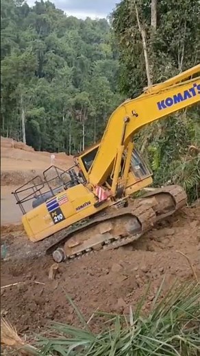 How the excavator climbs steep slopes