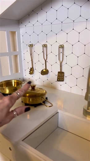 the perfect size play kitchen & would make such an awesome gift if you’ve got toddlers