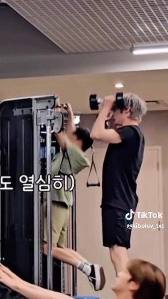 hueningkai at the gym is definitely one of my favorite content🤭😶‍🌫️@TOMORROW X TOGETHER #hueningkai #tomorrow_x_together #txt