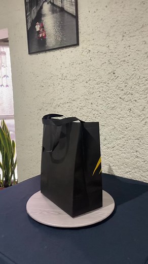 Venta y servicio de impresión. Muestra de Bolsa ecológica con asas impresa en serigrafía. Cotizaciones gratis. 🚚 Envios en todo el país🇲🇽. #serigrafia #serigrafiatextil #promocionales #ventasonline #promocionalescorporativos