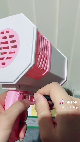 How to Charge and Replace Batteries of Bubble Gun | Tutorial