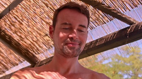 EFURDEN Pool Vacuum for Above Ground Pool, Cordless Handheld Rechargeable Pool Cleaner with Running Time Up to 90 Minutes for Sand and Debris, Ideal for In-Ground Pools, Spas, and Hot Tubs (Blue)