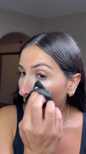 Laura Mercier Translucent Powder Review — Cult Favorite That Won’t Crease