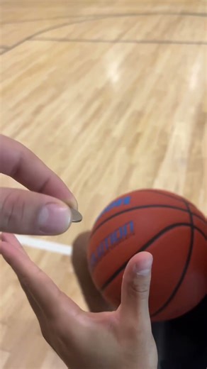 Remove your off hand thumb interference with this simple trick #basketball #fy #formshooting #fyp
