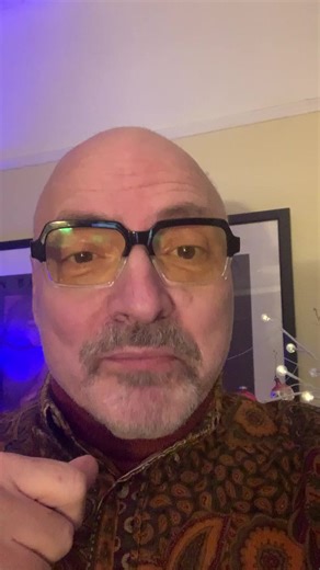 Do you get a lot of dm’s from strangers? #dm #flirt #flirting #oldbutnotdead