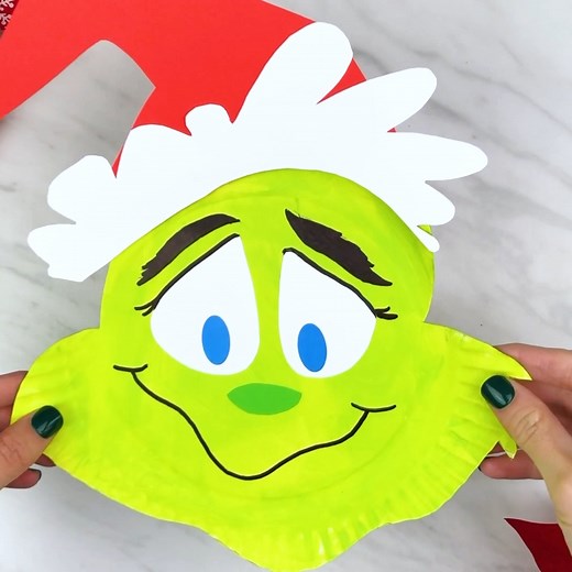 Make the Grinch from a paper plate and some paper! Get the template on the blog. | Simple Everyday Mom