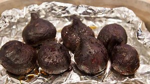 If you love roasting beets in the winter, we've got a recipe just for you! Roasted Beets with Balsamic Glaze adds a tangy kick to sweet beets. Pace yourself-- these beets are addictive! http://www.simplyrecipes.com/recipes/roasted_beets_with_balsamic_glaze/ | Simply Recipes
