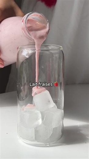 une réf bien niche #laitfraise #strawberrymilk #fraises #recette #lfi | Strawberry Milk
