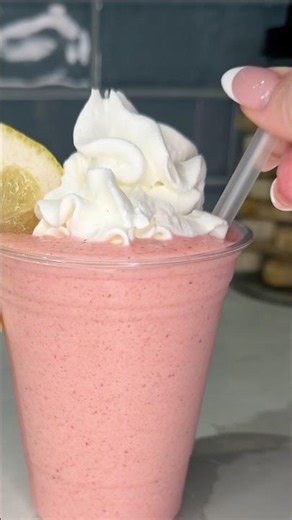 viral frosted strawberry lemonade drink recipe 🍓🍋#lemon #strawberry #drink #recipe #easyrecipe