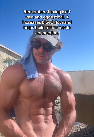 Fittrainwithshane (@fittrainwithshane)’s video of Flexing Muscles