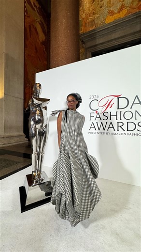 @cfda awards 2025 wearing American designer @_meganocain coordinated by @lindseymedia #CFDAAwards | Nimay Ndolo