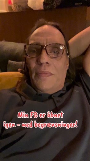 Chr. WindJammer Christiansen on Instagram: "Og for så lige, at sætte prikken over i’et - så åbnede de godt nok min konto igen - men selvfølgelig, med en ny begrænsning, som der ikke gives nogen som helst forklaring på… Der er ikke kommet nogen notifikation om det, og der står ikke noget om det, i mit “kontrolpanel”! 😡🤬 Men som i kan se på det vedhæftede billede, kan jeg ikke rigtig svare jer på noget, de næste dage - men okay, så har jeg en chance for, at få ryddet lidt op i mit hus - og det e