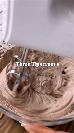 🌿 Want natural products without dealing with unnecessary hassle? As a certified aromatherapist, here are the first 3 things I teach people: 1️⃣ Multi-tasking ingredients 2️⃣ High-impact recipes 3️⃣ Safe, tested formulations That's why I created the Simply Earth Recipe Box! 🌿 100% Pure Essential Oils – No fillers, just the best quality 📦 Hand-picked extras & bottles – No last-minute store runs 🎥 Easy-to-follow video tutorials – No confusion, just fun 💰 $100 in value for only ~~$44.99~~ $35.9