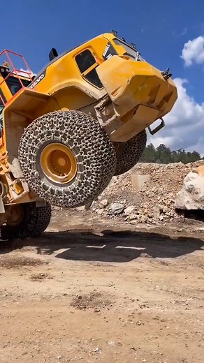 148K views · 1K reactions | MACHINE NATURE #constructionequipment #imakinas #imakinesi #marblequarry #catterpillar #mermeroca #workingmachine #heavyconstructionequipment | Construction Machines | Facebook