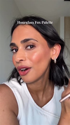 Varsha Reddy | Your Brown Beauty Guide📍Auckland, New Zealand on Instagram: "Here is a full review of the Hourglass Ambient Lighting Edit Unlocked Fox palette on brown skin. I tested every shade so you can see how the tones translate on medium to deep skin with olive and warm undertones. Fox is the richer edit and the blush shades have strong payoff on brown skin. Desert Light smooths the base while keeping the warmth intact. If you are a similar skin tone to me, you might find the shade deep to