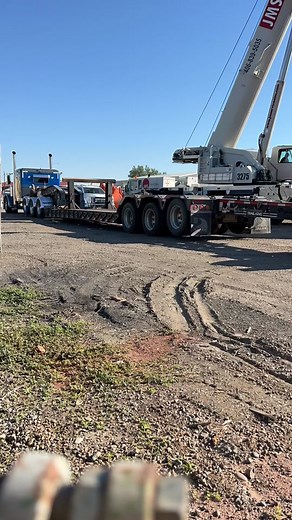 Locked and loaded #dragline #bucket #peterbilt #lowboy #bigballinbuckethaulin