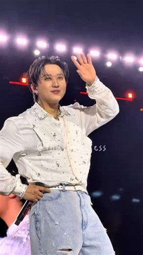 president of changseunglixville mangolover999₊˚✩彡 (@felixsrightarmm) on X