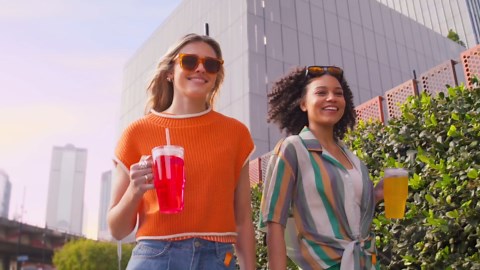 Dunkin’ Zero Sugar Refreshers Singles To Go! Powdered drink mix packets, Peach Passionfruit Lemonade,10 packets per box Energy from Green Tea, aspartame-free, no synthetic colors, naturally and artificially flavored, just add water