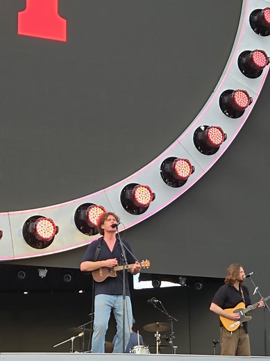 Hearing #Riptide live by @Vance Joy right before @Ed Sheeran hit the stage… core memory unlocked 🥹 #looptour #looptour2026 #auckland #newzealand