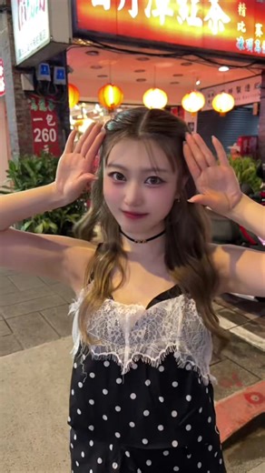 台湾の胡椒餅食べたことある〜ˆ. ̫ .ˆ‎? #台灣 #寧夏夜市 #japanese #trip #ワンホンヘア