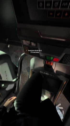 Day 2 of training for 1 hour on the stairmaster with weight vest 😁 #grindonshineon #stairmaster #challenge