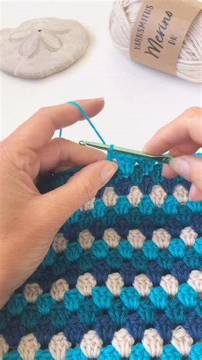 Taking it down a notch, with some slow crochet stitches.. beautiful yarn and beautiful granny stripes on my hook. However you’re spending today, I hope you can squeeze in a little chill-out time with your crochet hook and favourite WIP, to relax and enjoy. Happy Boxing Day, Happy Day After Christmas, or Happy Friday. Whatever you want to call it, I hope it’s a good one 💙 Pattern: Cosy Stripes Hot Water Bottle Cover Yarn: @yarnsmiths Merino DK ‘Ocean’ yarn pack from @woolwarehouse #yarnsmithsmer
