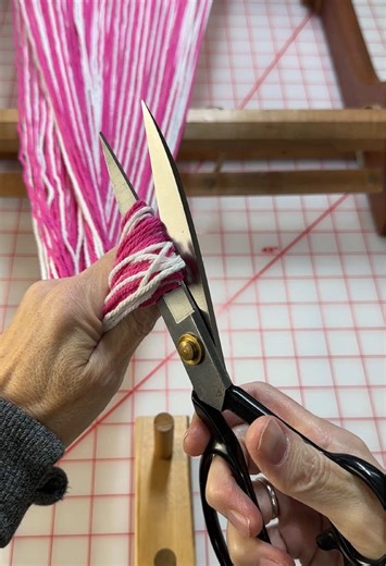 Cutting warp thread on a rigid heddle loom. #rigidheddle #weaver #maker