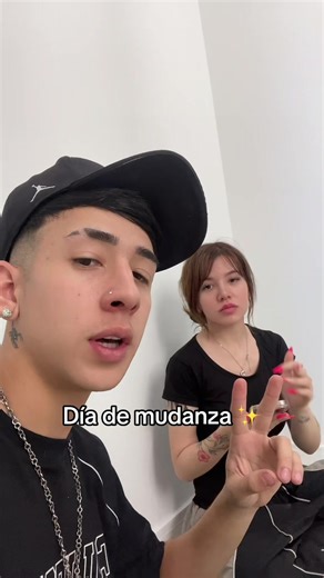 Día de mudanza | serving myself a little bit of food