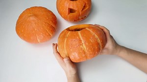 Pumpkin Carving Kit – Professional Heavy Duty Stainless Steel Pumpkin Carving Tools Set with Stencils and Carrying Case for Halloween Pumpkin Lantern Decorations