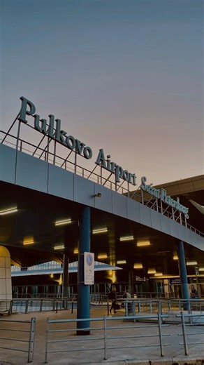 Here are the most convenient options for travelers of how to exchange your money upon arrival: ✈️ At Pulkovo Airport The fastest way if you need money right away. The exchange rates are less favorable than in the city, but it is open 24/7, which is convenient for initial expenses. We recommend to exchange to more than 50 euros of equivalent. 🏦 Banks in the city center Reliable and safe. The exchange rates are usually better than at the airport. Sometimes you need a passport. 💱 Exchange center 